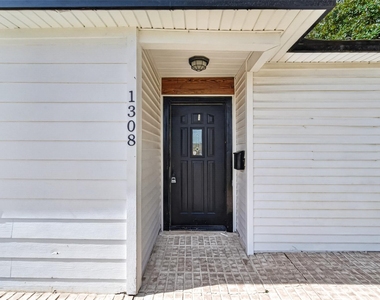 1308 W Dumble Street - Photo Thumbnail 2