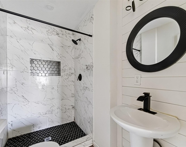 1308 W Dumble Street - Photo Thumbnail 13