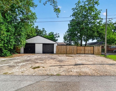 1308 W Dumble Street - Photo Thumbnail 32