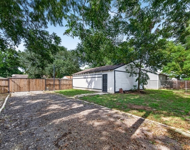 1308 W Dumble Street - Photo Thumbnail 27