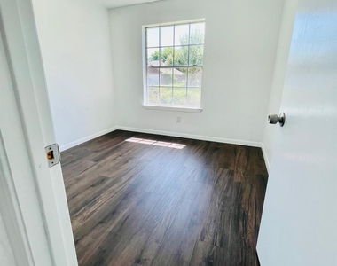17002 Summer Hollow Drive - Photo Thumbnail 18