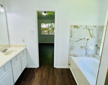 17002 Summer Hollow Drive - Photo Thumbnail 13