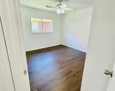 17002 Summer Hollow Drive - Photo Thumbnail 15