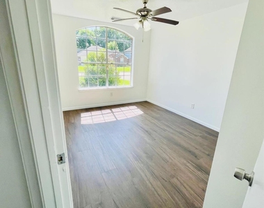 17002 Summer Hollow Drive - Photo Thumbnail 16