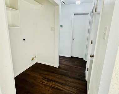 17002 Summer Hollow Drive - Photo Thumbnail 14