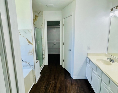 17002 Summer Hollow Drive - Photo Thumbnail 12