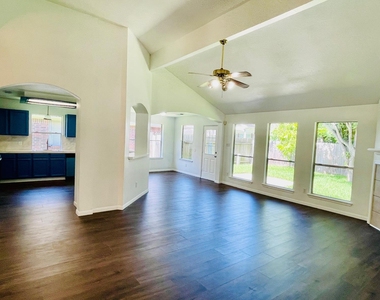 17002 Summer Hollow Drive - Photo Thumbnail 6