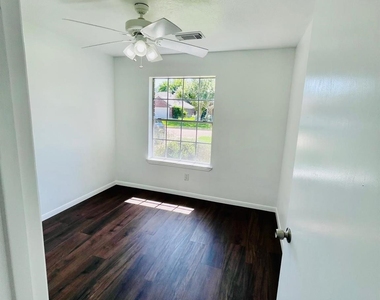 17002 Summer Hollow Drive - Photo Thumbnail 17