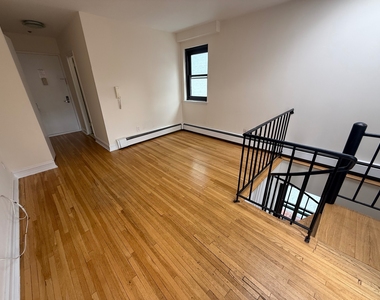 365 West 52nd Street - Photo Thumbnail 4