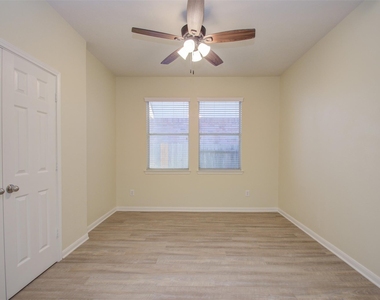 14903 Lanai Drive - Photo Thumbnail 12