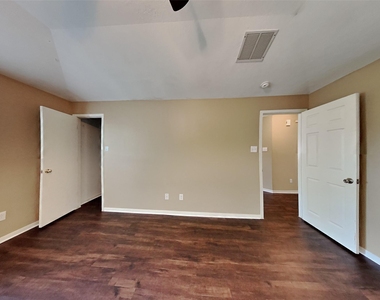 5215 Lavender Lane - Photo Thumbnail 9