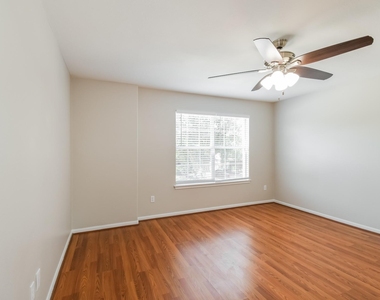 1060 Cabot Cove - Photo Thumbnail 12