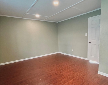 927 27th Street - Photo Thumbnail 22