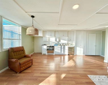 927 27th Street - Photo Thumbnail 3
