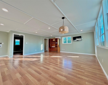 927 27th Street - Photo Thumbnail 18