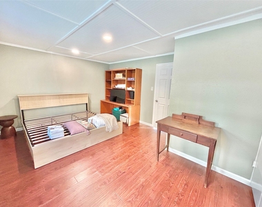 927 27th Street - Photo Thumbnail 7