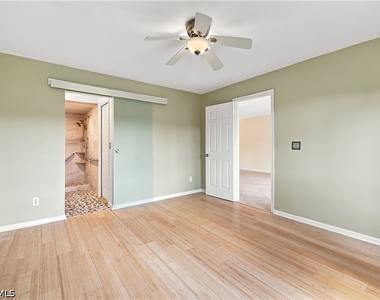5980 Amherst Drive - Photo Thumbnail 13