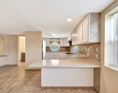 7900 Lane Street - Photo Thumbnail 11