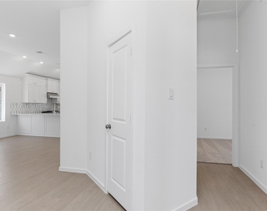 27531 Sunterra Village Drive - Photo Thumbnail 5