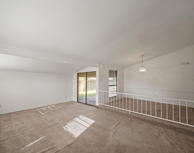 15822 Danford Drive - Photo Thumbnail 8