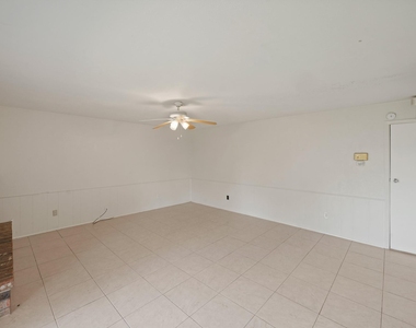 15822 Danford Drive - Photo Thumbnail 14
