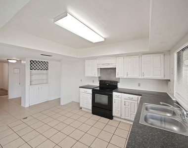 15822 Danford Drive - Photo Thumbnail 13