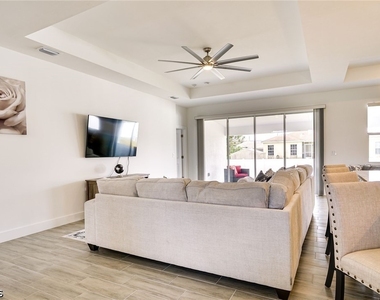 5307 6th Street W - Photo Thumbnail 5