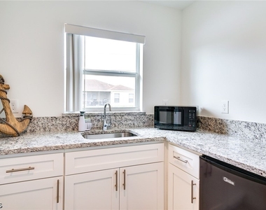 5307 6th Street W - Photo Thumbnail 14
