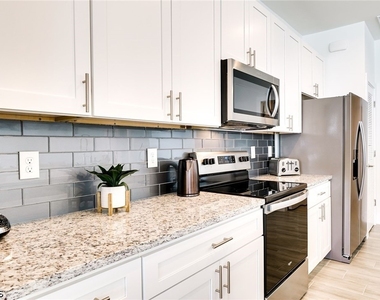 5307 6th Street W - Photo Thumbnail 9