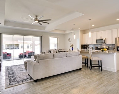 5307 6th Street W - Photo Thumbnail 4