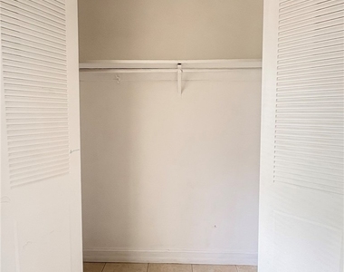 1830 Maravilla Avenue - Photo Thumbnail 13