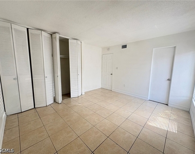 1830 Maravilla Avenue - Photo Thumbnail 16