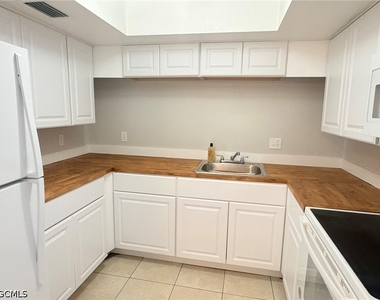 1830 Maravilla Avenue - Photo Thumbnail 3