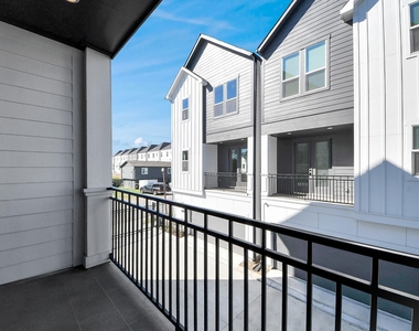 1102 Mansfield Street - Photo Thumbnail 35