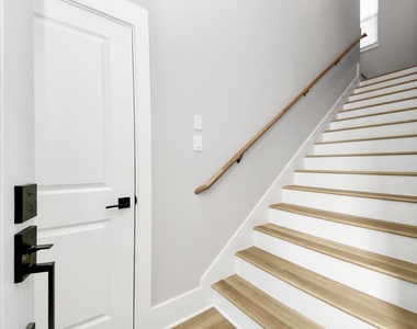 1102 Mansfield Street - Photo Thumbnail 7