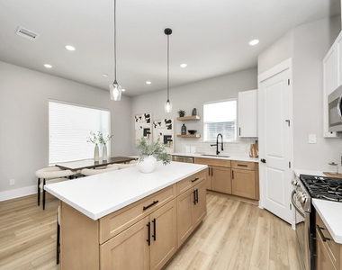 1102 Mansfield Street - Photo Thumbnail 14