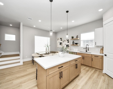1102 Mansfield Street - Photo Thumbnail 17