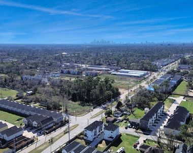 1102 Mansfield Street - Photo Thumbnail 4