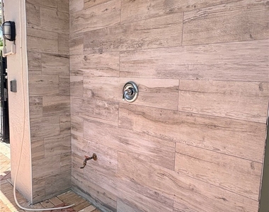 2905 Winkler Avenue - Photo Thumbnail 14