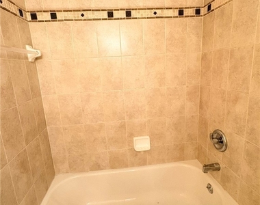 2905 Winkler Avenue - Photo Thumbnail 11