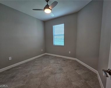 20501 Hazelnut Court S - Photo Thumbnail 11