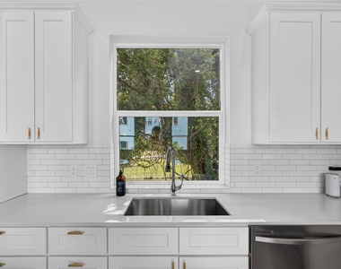 835 Rachel Street - Photo Thumbnail 10