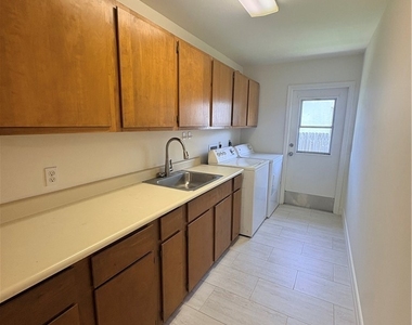 5113 Chiquita Boulevard S - Photo Thumbnail 12