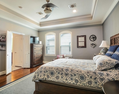 964 W 24th Street - Photo Thumbnail 12