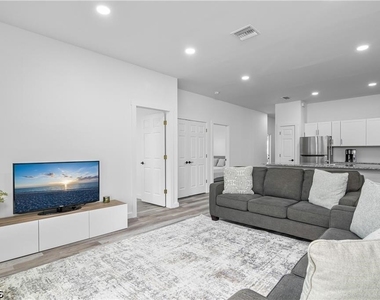 4717 25th Street Sw - Photo Thumbnail 7