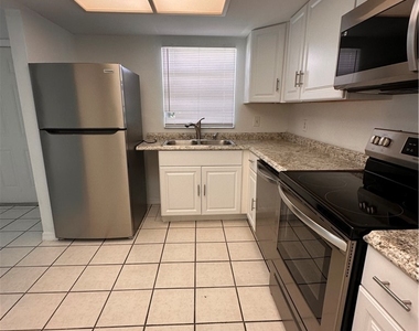4920 Vincennes Court - Photo Thumbnail 3