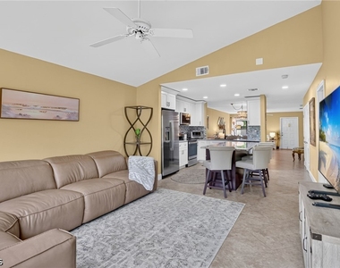 8336 Charter Club Circle - Photo Thumbnail 12
