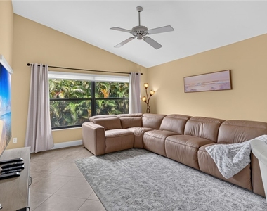 8336 Charter Club Circle - Photo Thumbnail 11