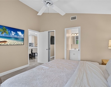 8336 Charter Club Circle - Photo Thumbnail 14