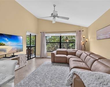 8336 Charter Club Circle - Photo Thumbnail 10
